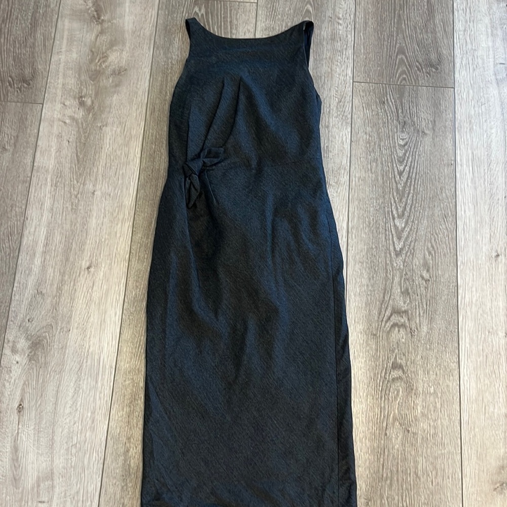 Robert Rodriguez dress gorgeous cut and fit. Pleats in all the right places